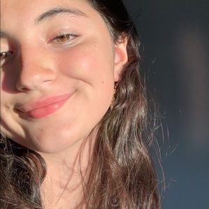 Meet your Posher, Maya